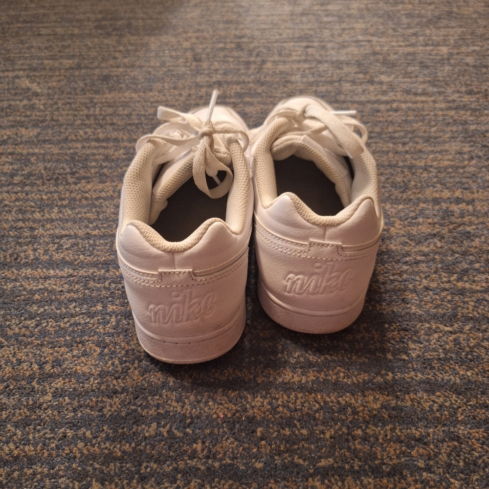 White Nike Dunks - Picture 4 of 7
